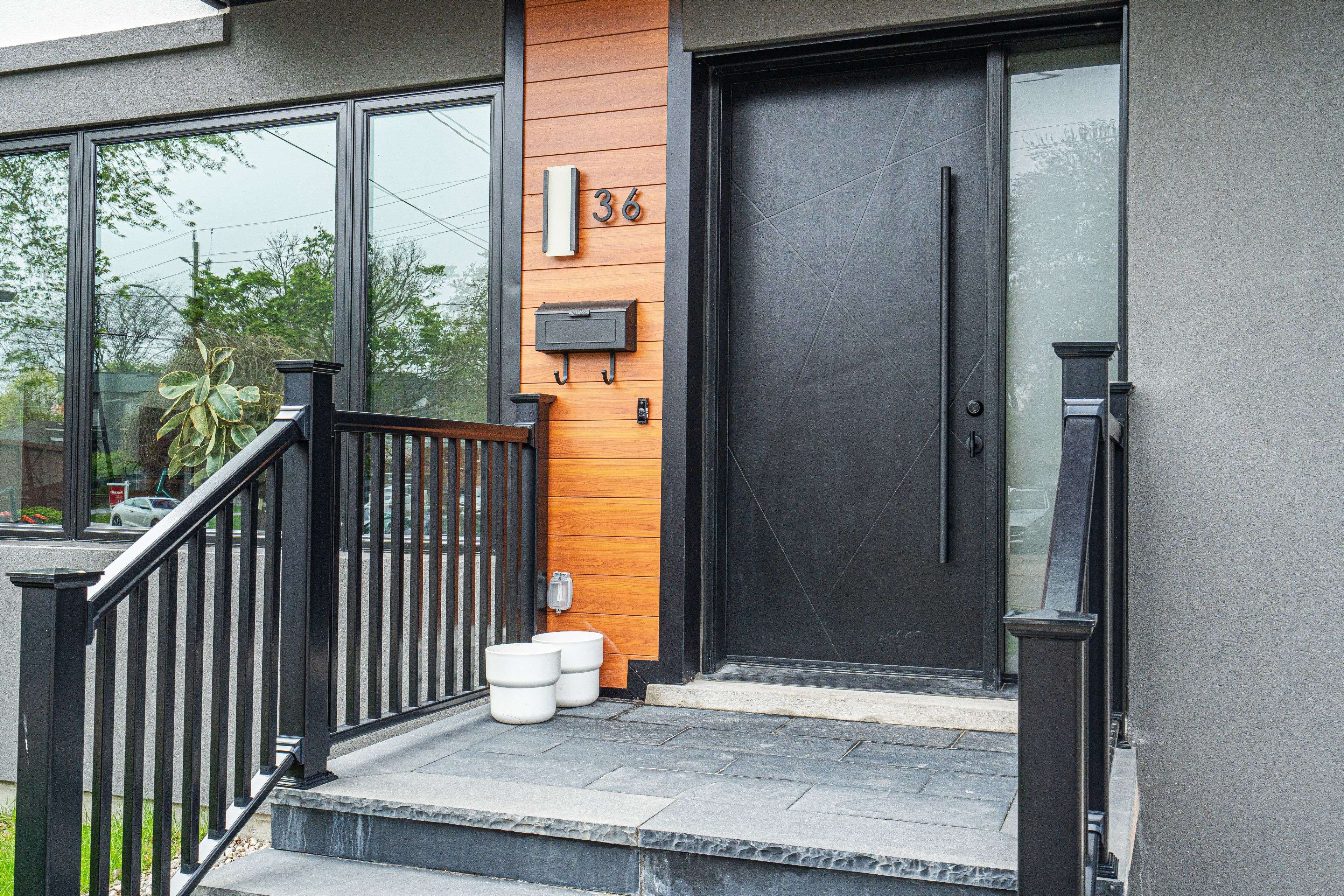 Mississauga, ON L5H 2S1,36 Maple AVE N