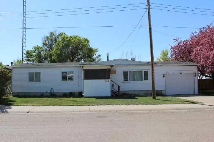Bow Island, AB T0K 0G0,205 4 ST West