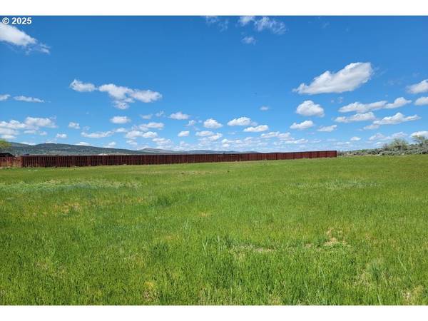 464 N HARNEY AVE, Burns, OR 97720