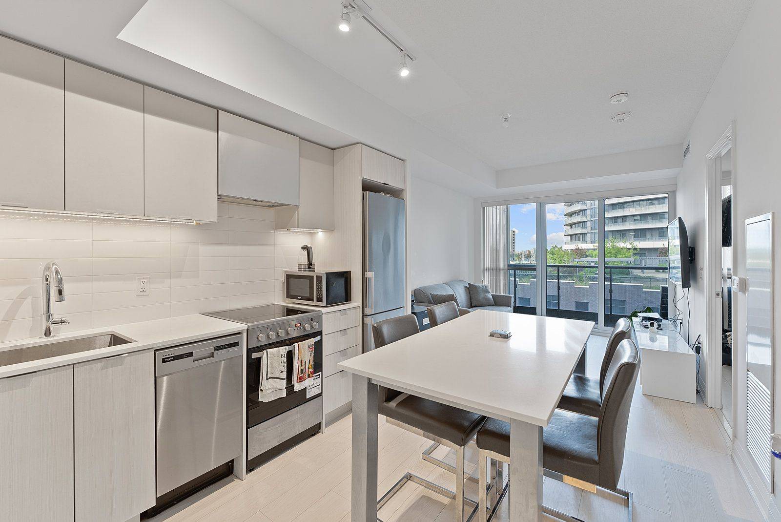 Toronto W08, ON M9B 0E3,26 Gibbs RD #630