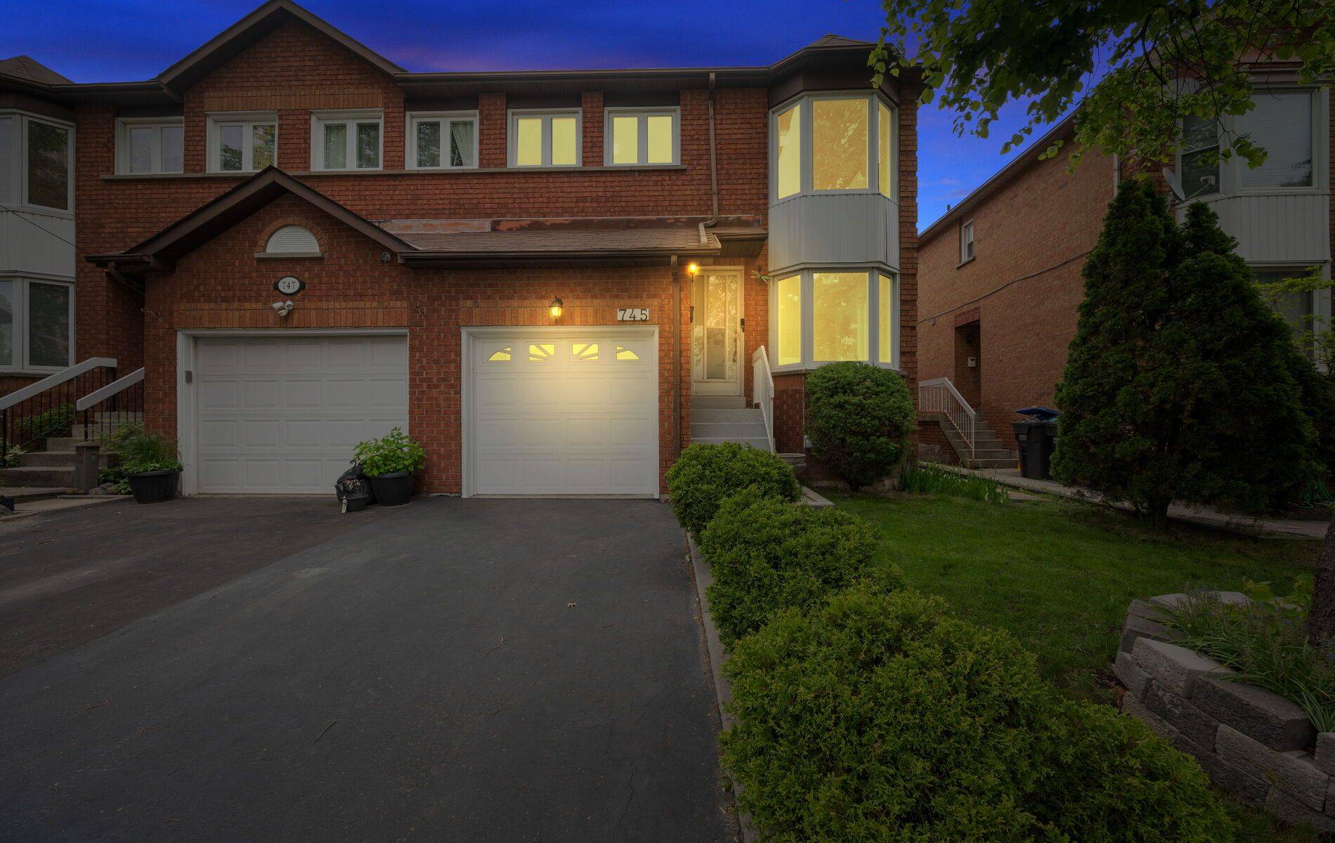 Mississauga, ON L5R 2V8,745 Constellation DR