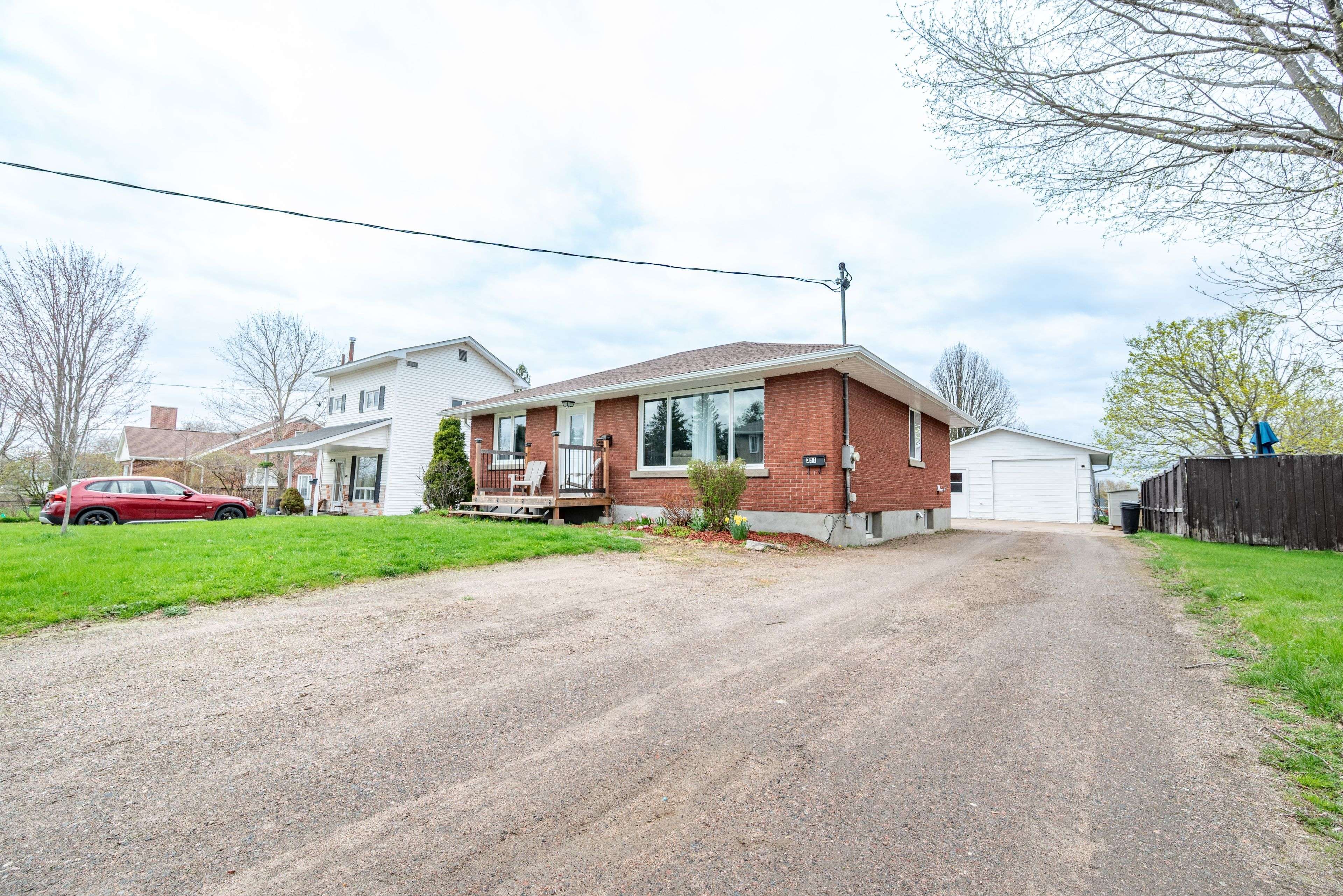 Pembroke, ON K8A 2W1,351 Metcalfe ST