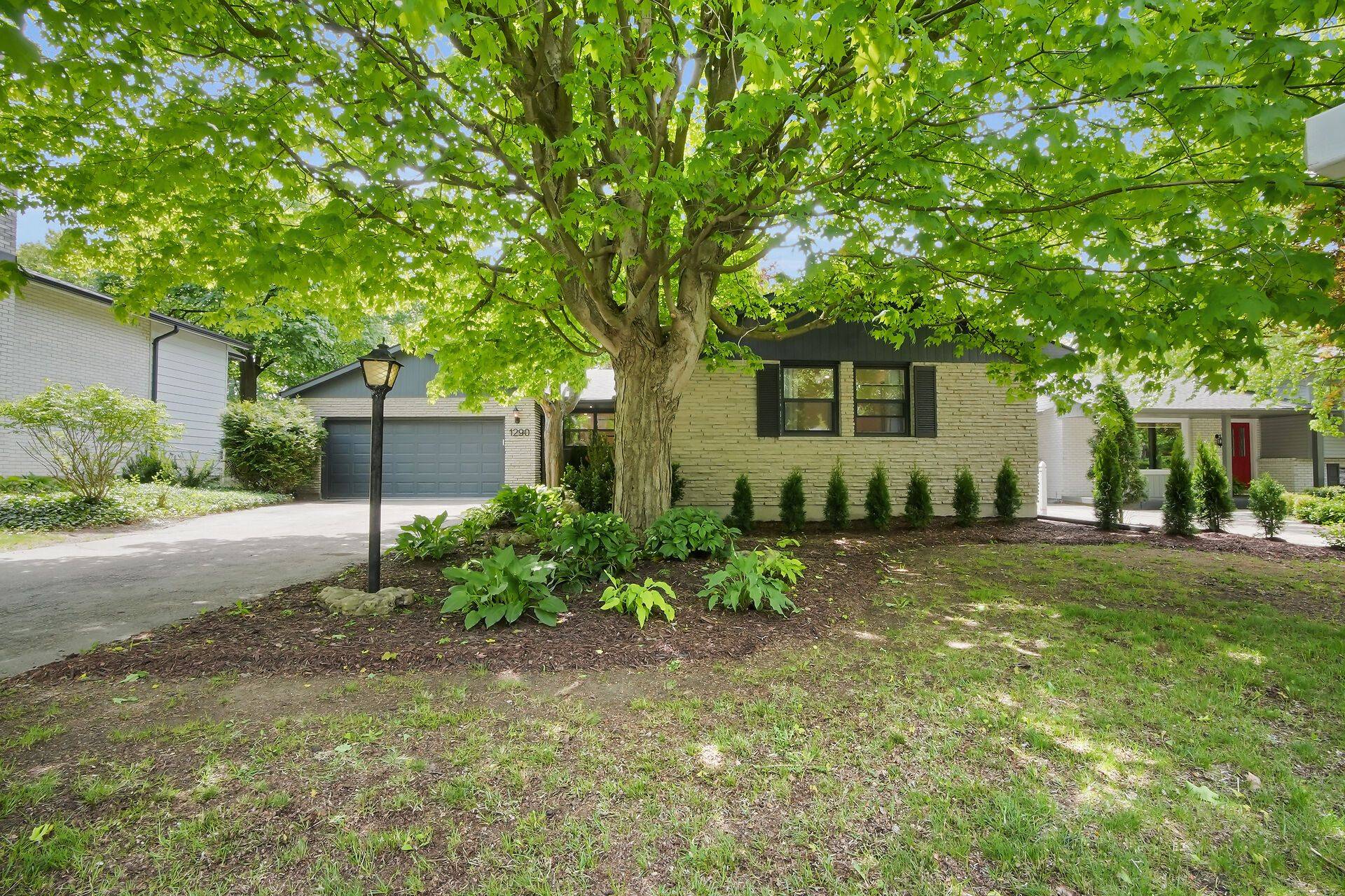 London North, ON N5X 1T5,1290 Glenora DR