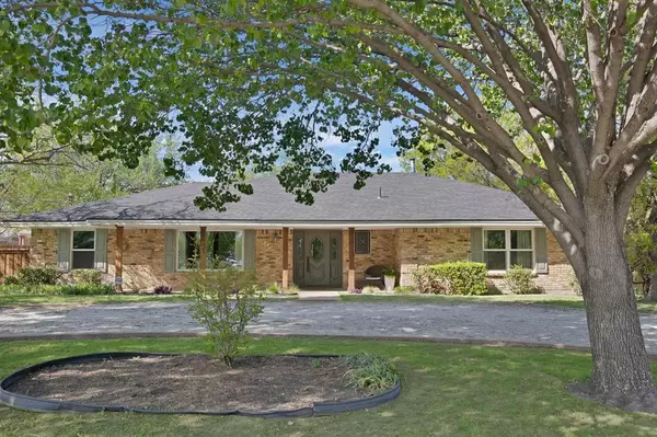 7301 Chapman Drive,  North Richland Hills,  TX 76182