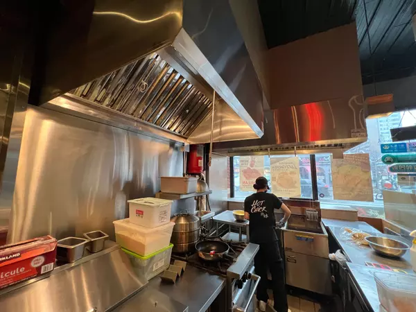 Toronto C01, ON M4Y 2A6,692 Yonge ST
