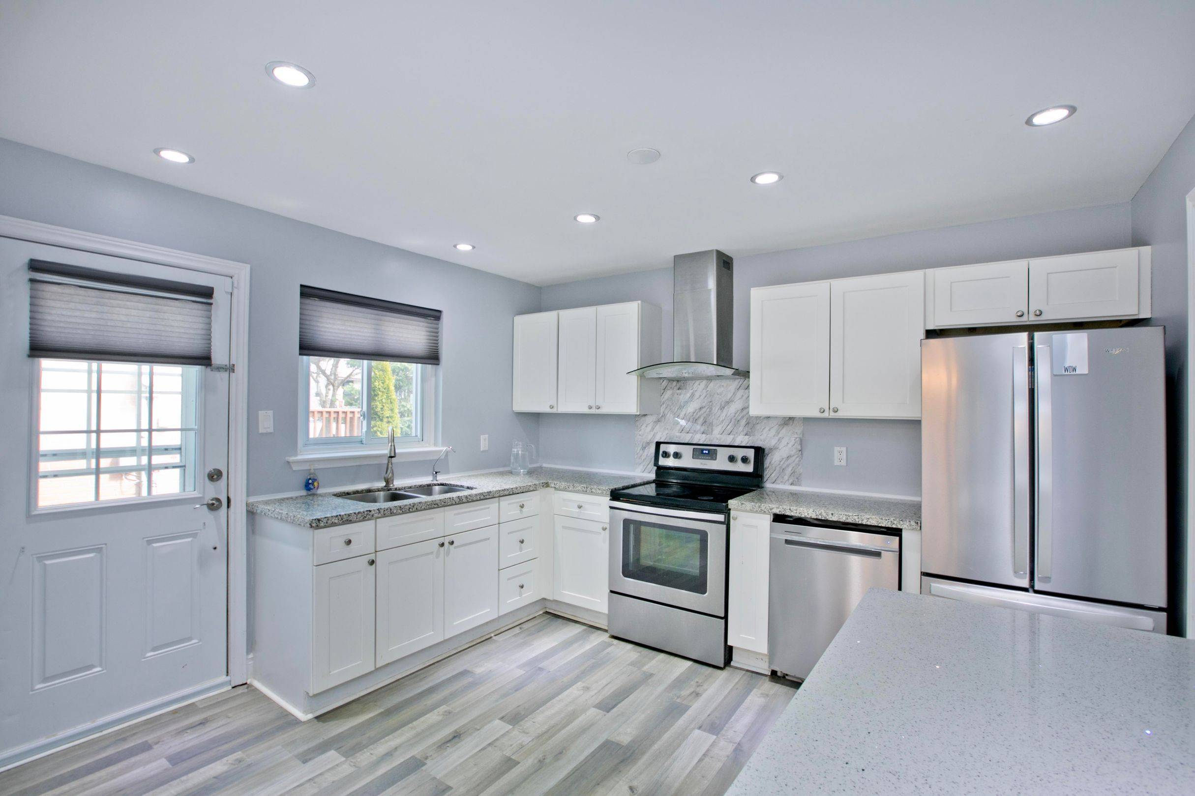 Newmarket, ON L3Y 5B7,737 Pam CRES