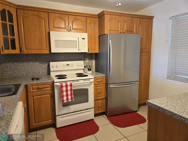 Pembroke Pines, FL 33026,1001 Colony Point Cir #305