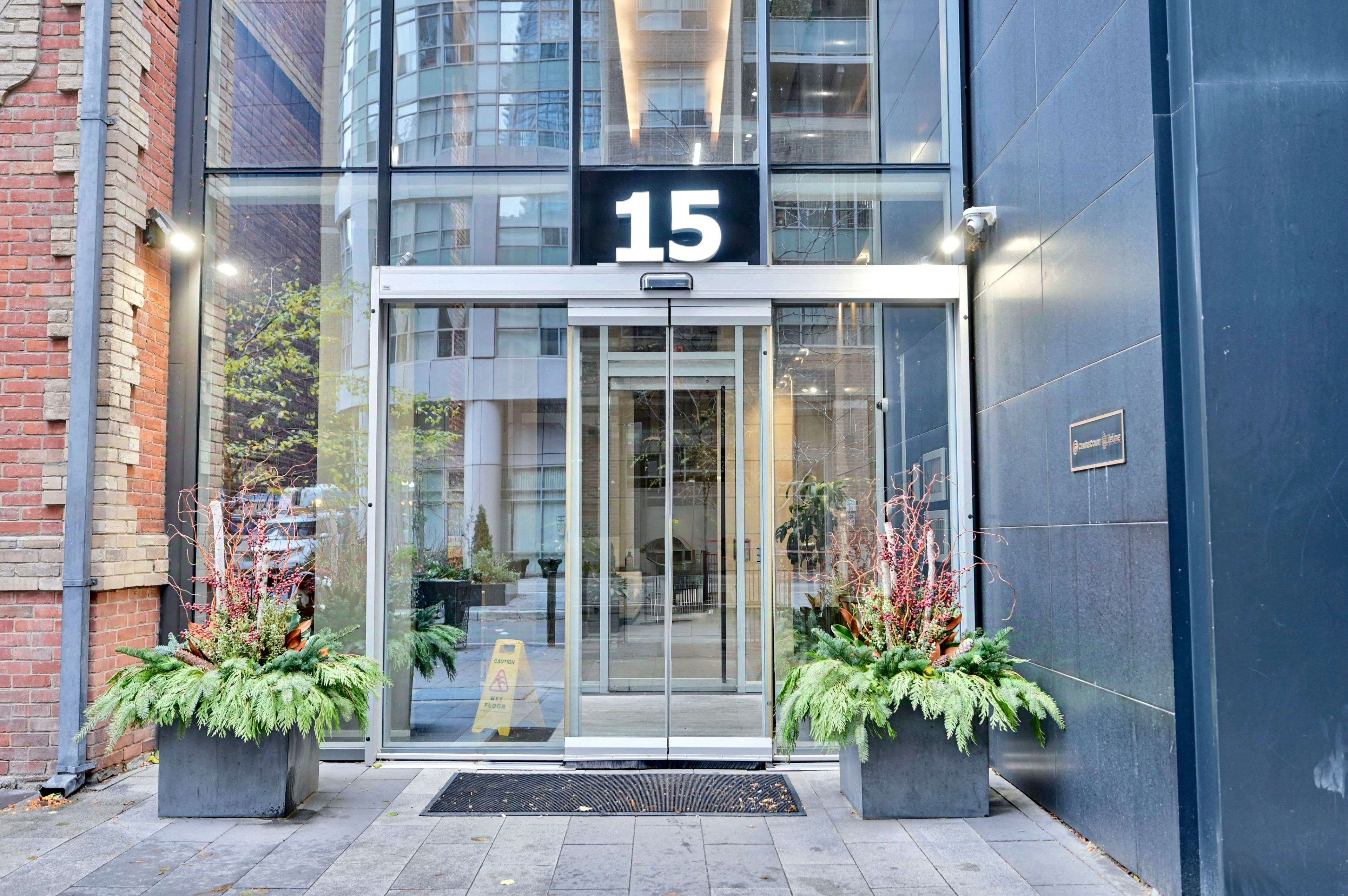 Toronto C01, ON M4Y 0B9,15 Grenville ST #1007