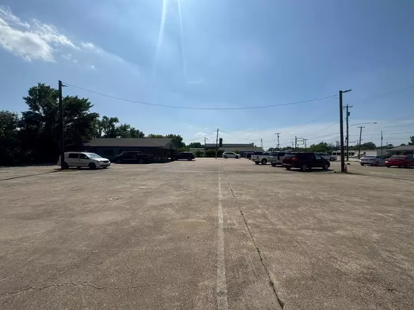 Terrell, TX 75160,906 E Moore Avenue