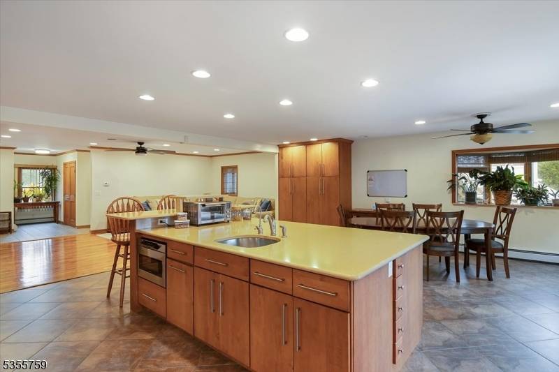 Clifton City, NJ 07012,33 Lockwood Pl
