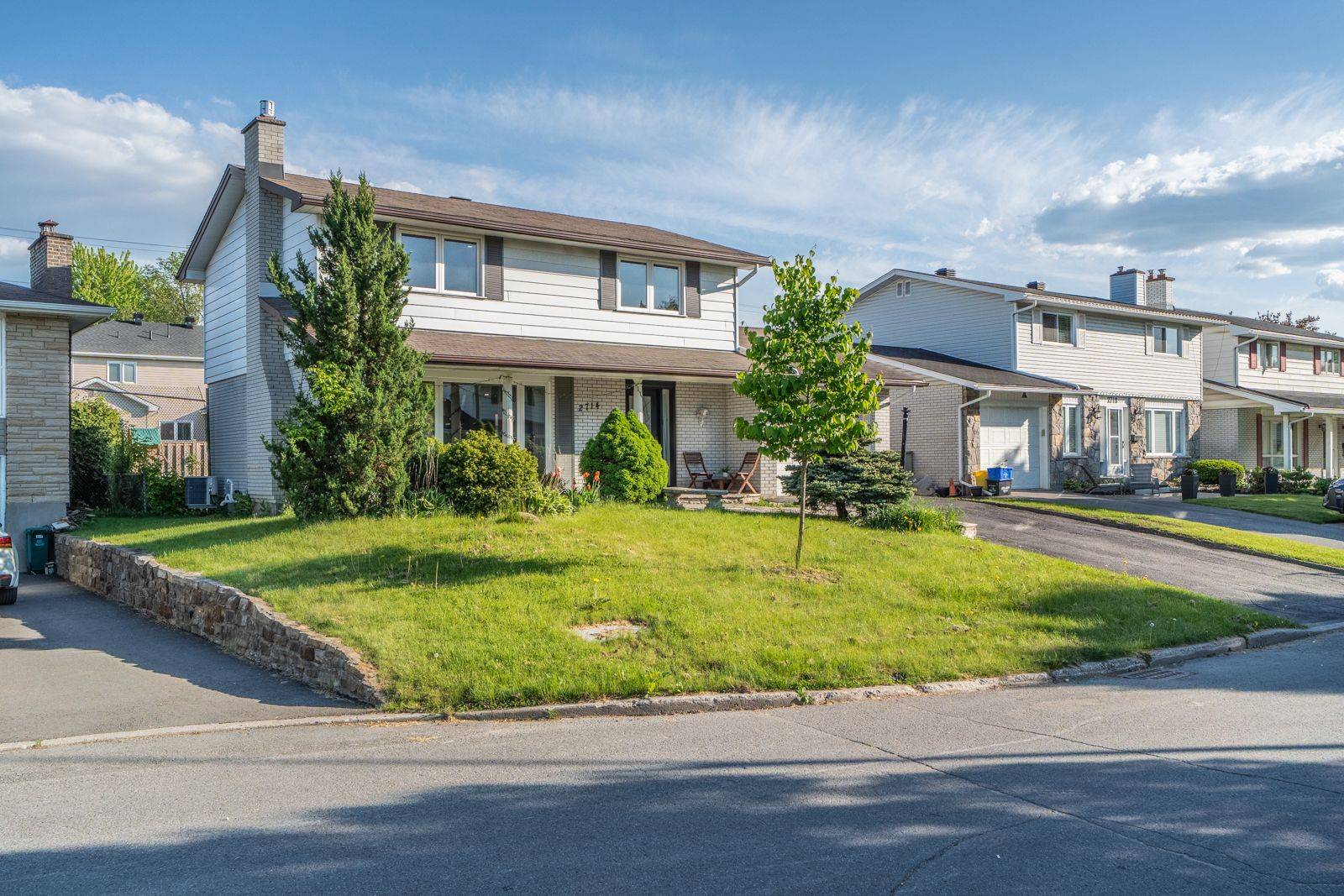 Parkway Park - Queensway Terrace S And Area, ON K2H 6Y6,2714 HICKSON CRES