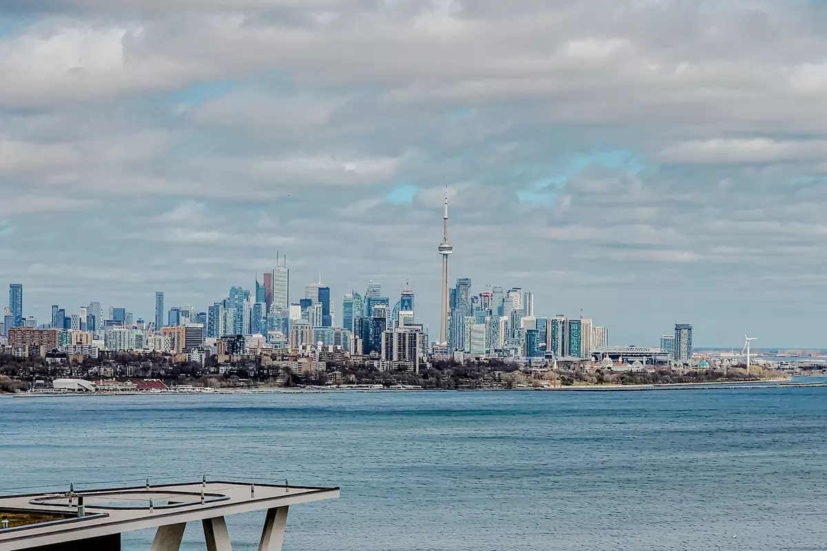 Toronto W06, ON M8V 0C8,56 Annie Craig DR #2203