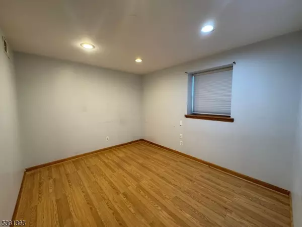 Newark City, NJ 07104,119-121 Mount Pleasant Ave
