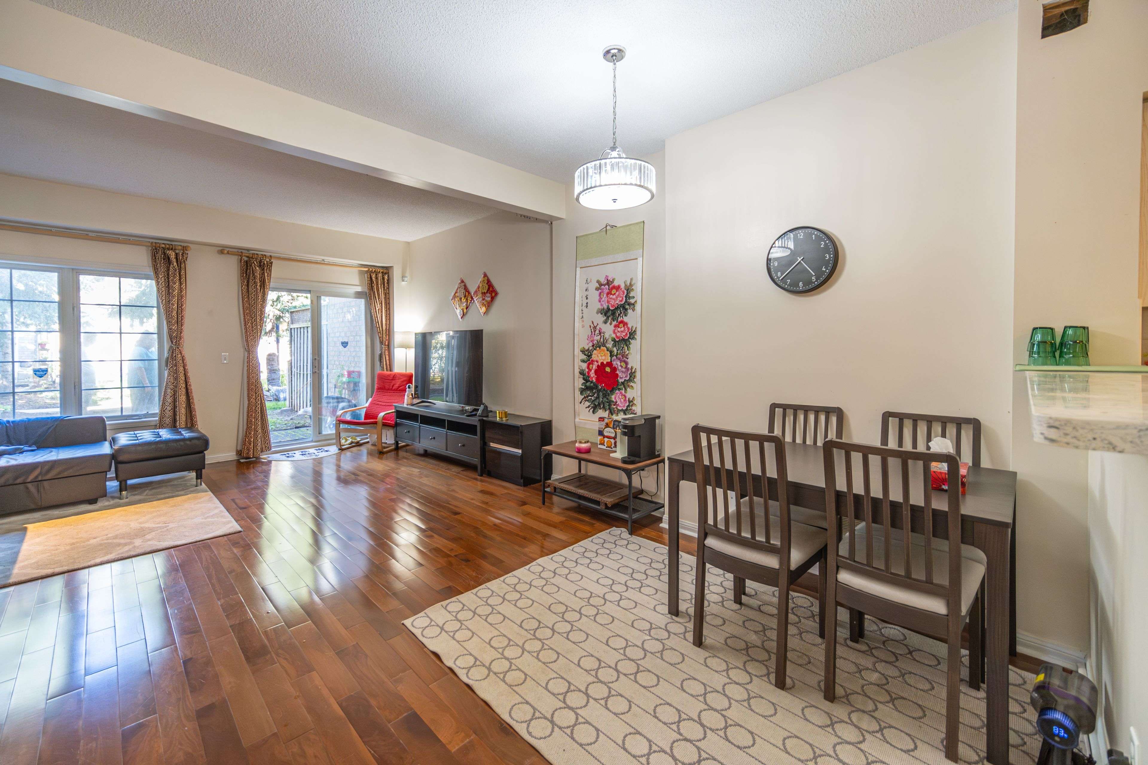 Markham, ON L3R 4G2,1 Alpen WAY #11