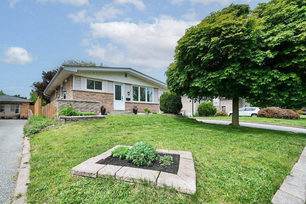Oshawa, ON L1G 3X3,86 Iroquois AVE