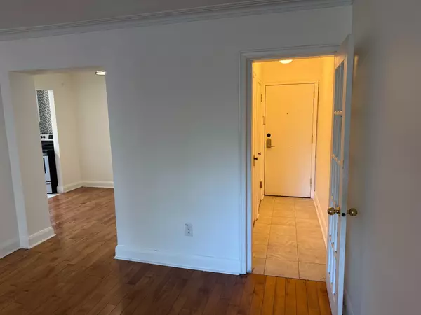 Toronto C11, ON M4G 1W8,871 Millwood RD #57