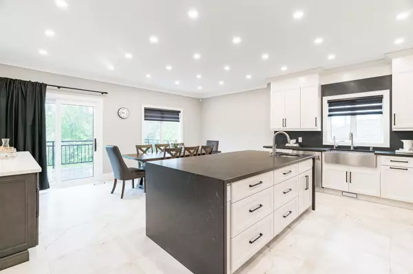 Innisfil, ON L9S 2L2,3572 Linda ST