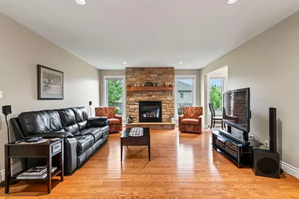 Hanover, ON N4N 3V1,408 4th ST S