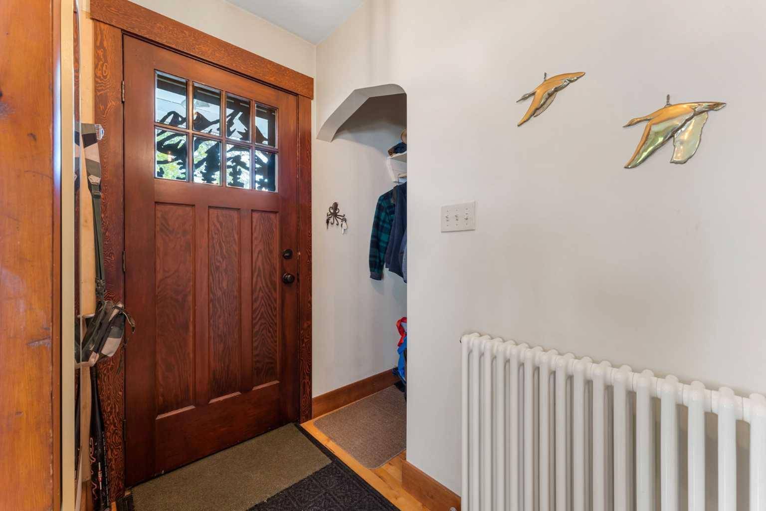Calgary, AB T2R 0W4,5336 2 ST SW