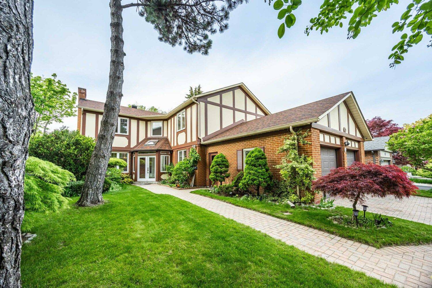 Toronto C12, ON M2L 2W3,32 Mossgrove TRL