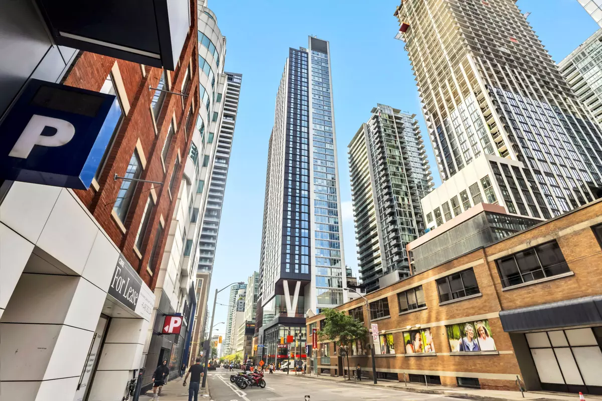 Toronto C01, ON M5V 0S7,357 King ST W #905