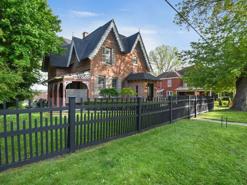 Prescott, ON K0E 1T0,157 DIBBLE ST W