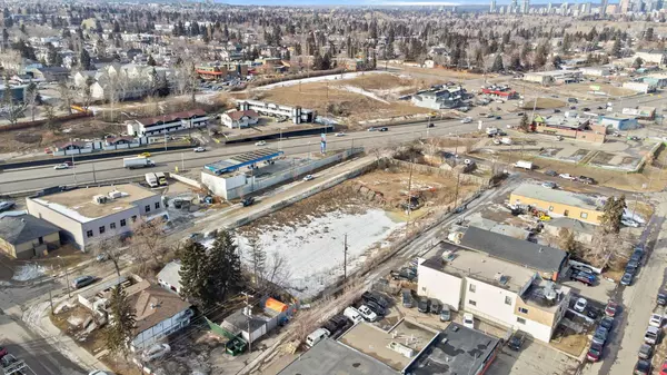 Calgary, AB T2R 0W4,5332 2 ST SW
