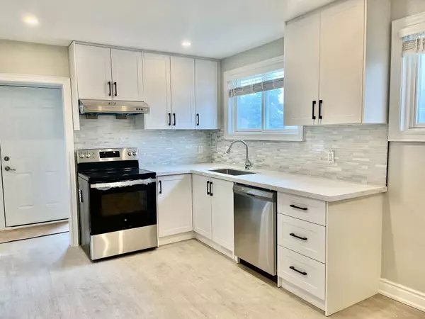 Newmarket, ON L3Y 2Z5,228 Silverbirch DR #Upper