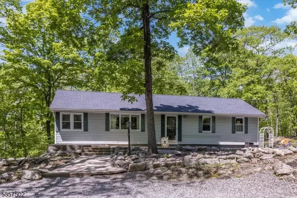 6 Mohawk Trl, Hopatcong Boro, NJ 07821