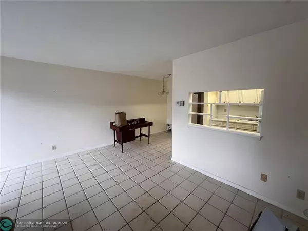 Lake Worth Beach, FL 33461,3240 LAKE OSBORNE Drive #108