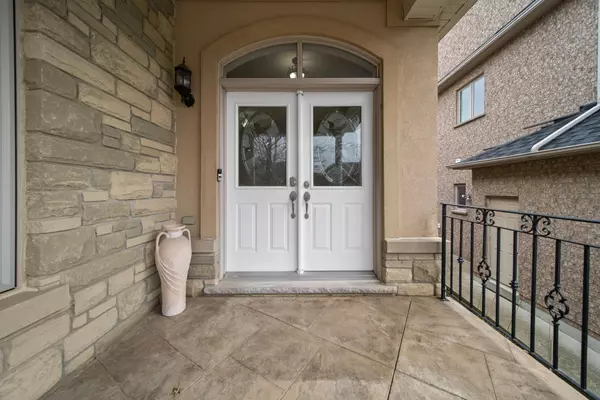 Brampton, ON L6P 1W1,31 Saint Hubert DR