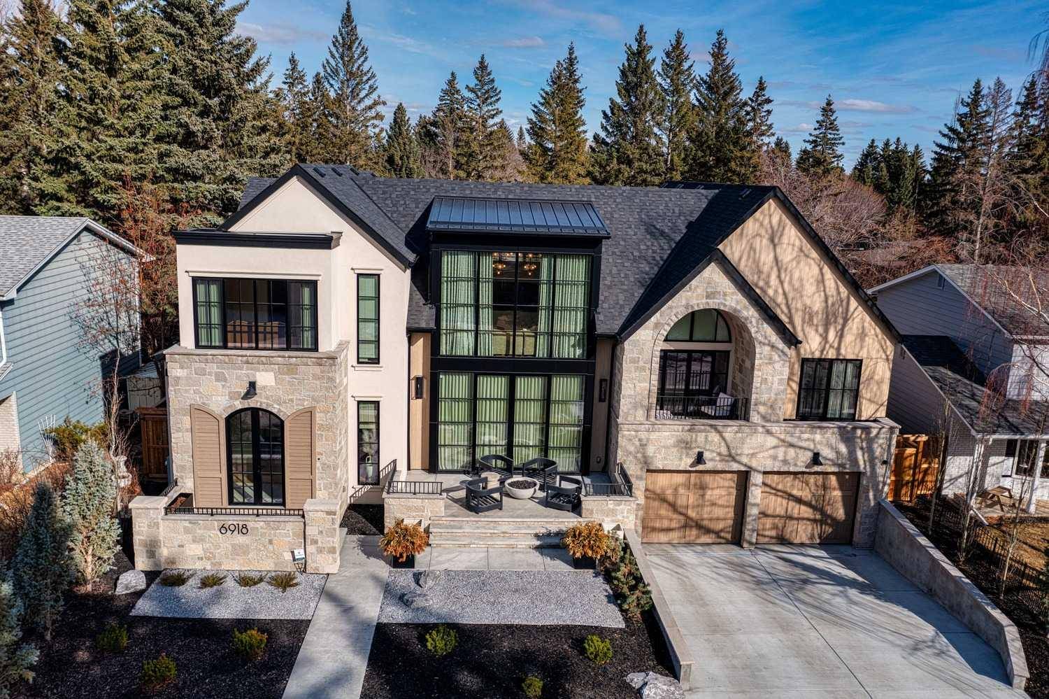 Calgary, AB T3E 6H4,6918 Legare DR Southwest