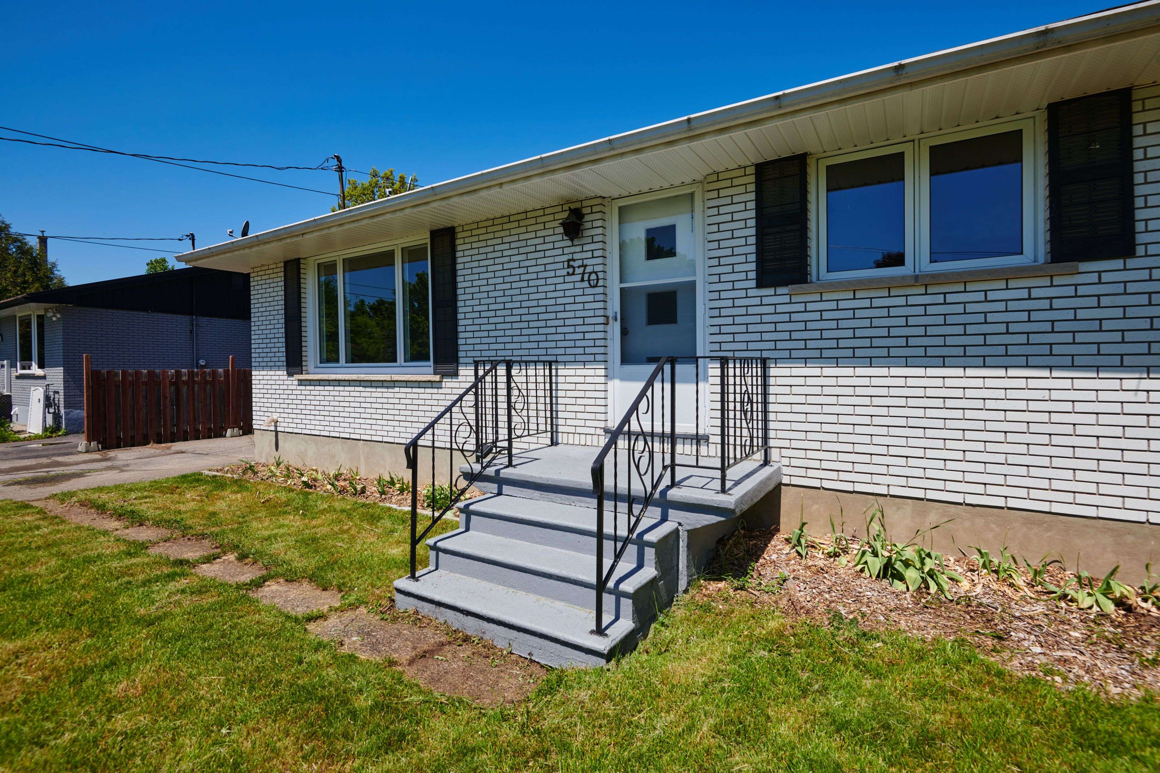 North Dundas, ON K0C 2K0,570 Dufferin ST W