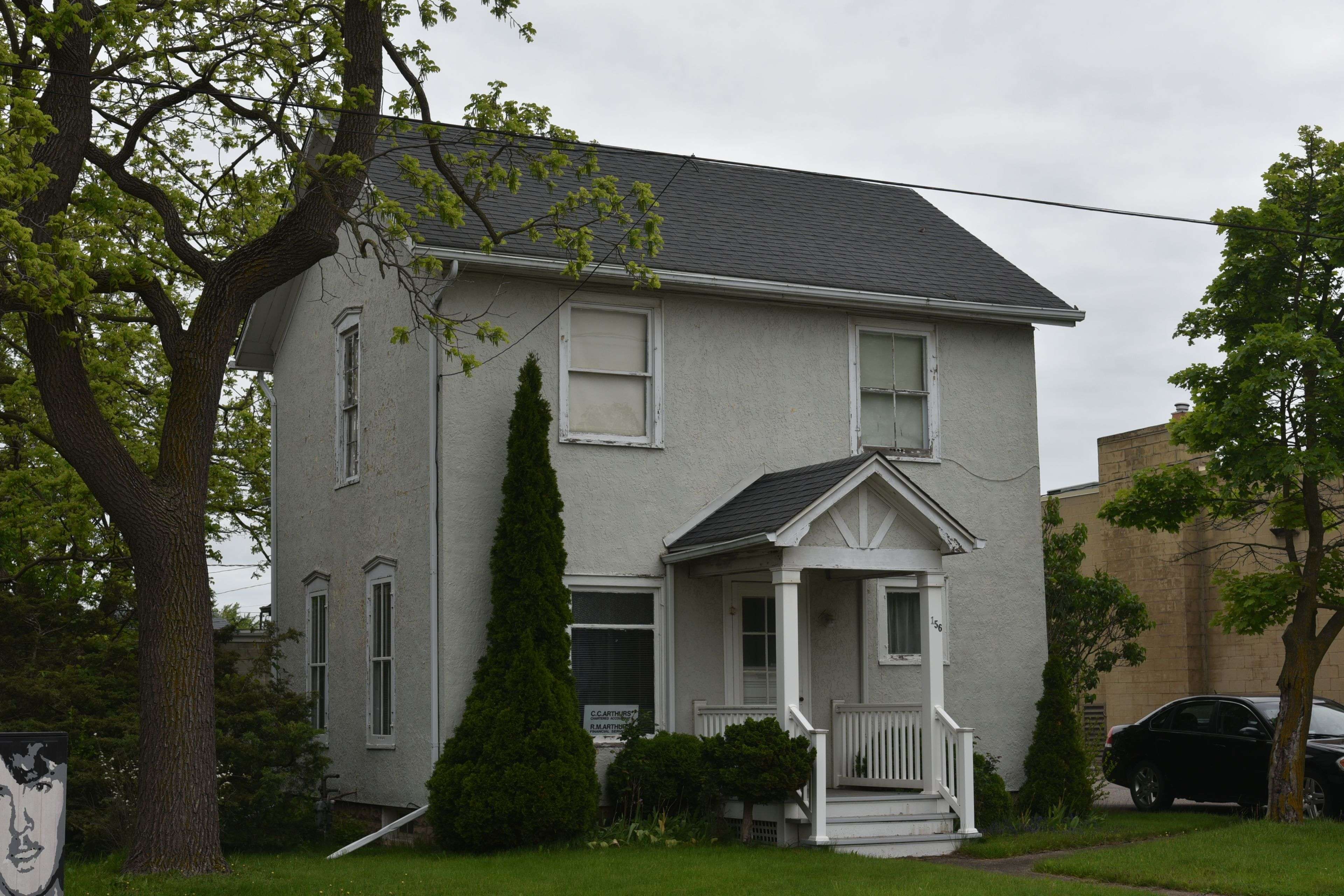 Welland, ON L3B 4A2,156 Division ST