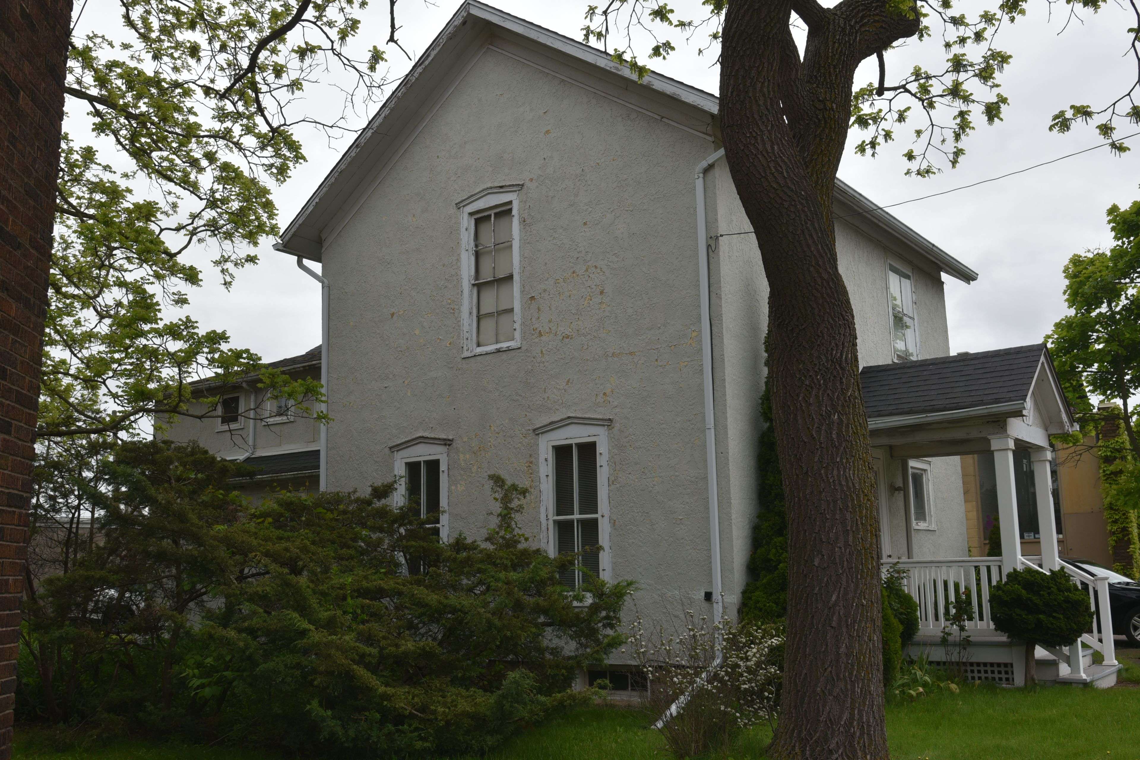 Welland, ON L3B 4A2,156 Division ST