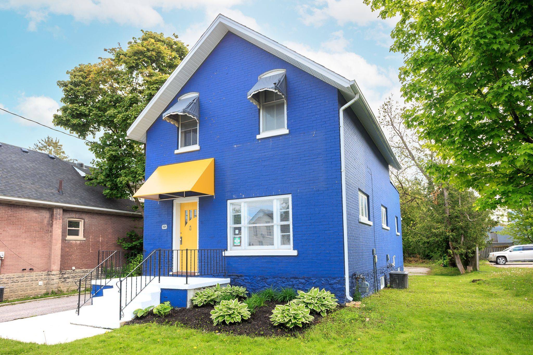 Kawartha Lakes, ON K9V 2Z1,221 Kent ST W
