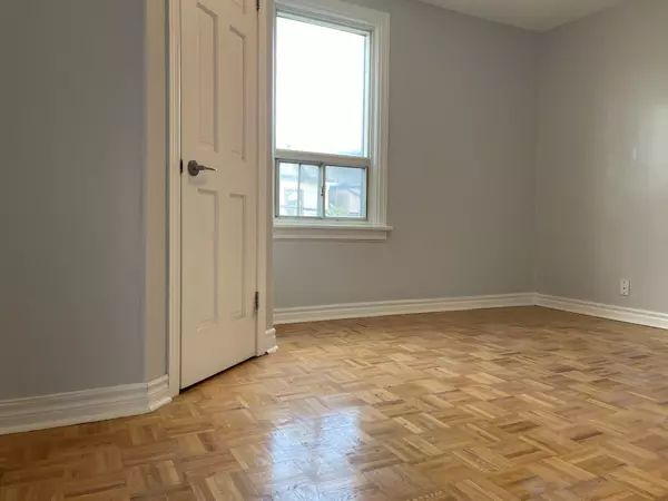 Toronto E03, ON M4K 3T2,815 Pape AVE #Upper