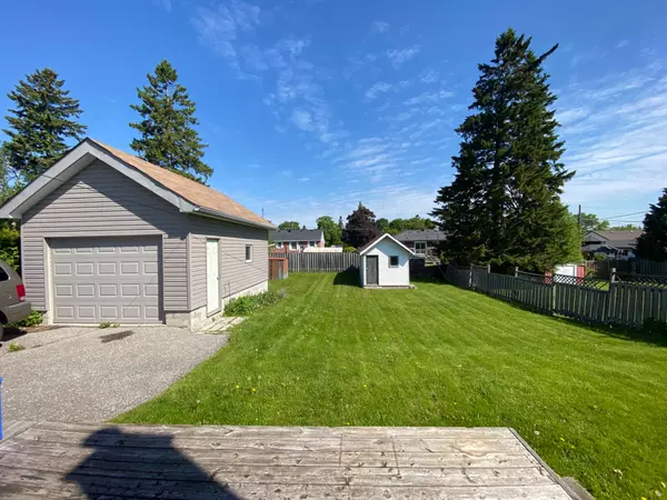 Oshawa, ON L1J 2Y7,494 Annapolis AVE