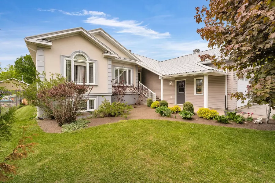 24 MCKENZIE ST, Tiny, ON L0L 2T0