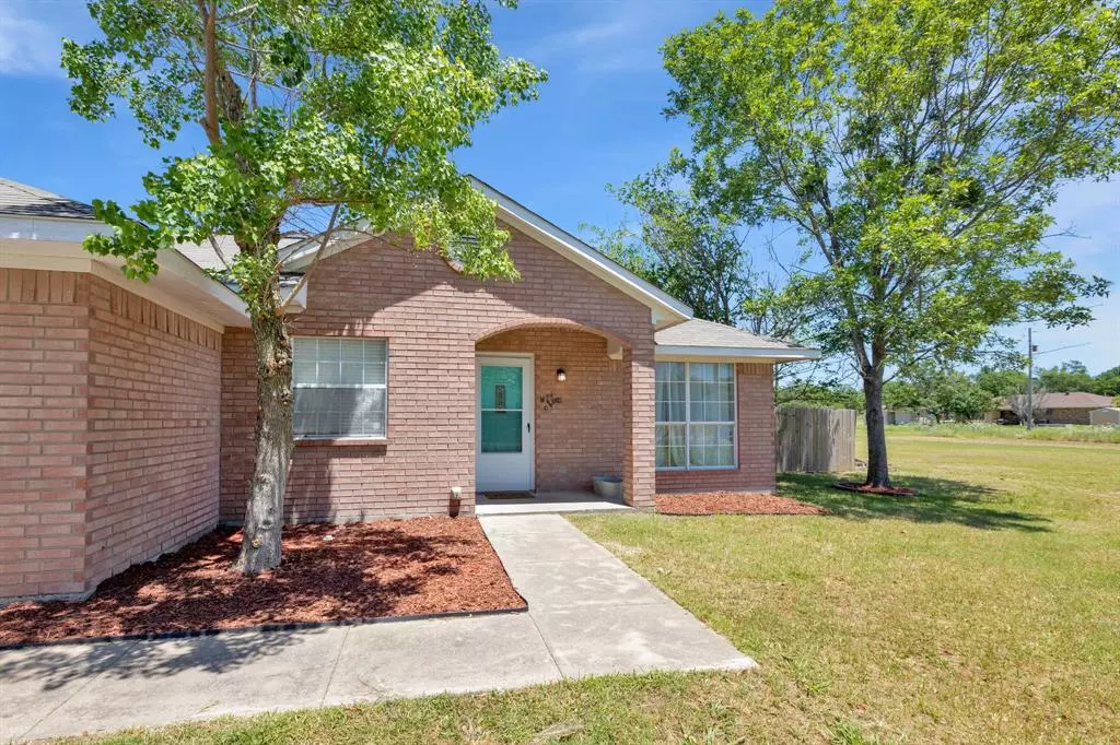 Celeste, TX 75423,704 Windy Hill