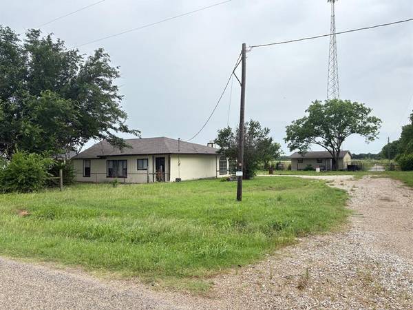 6827 Ensign Road, Ennis, TX 75119