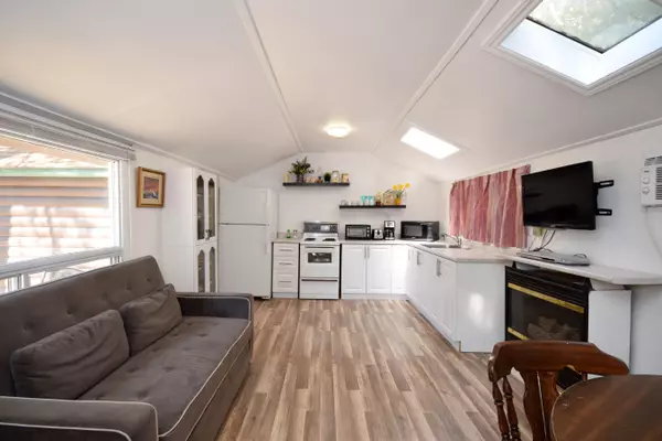 Wasaga Beach, ON L9Z 2P4,465 Bluewater LN