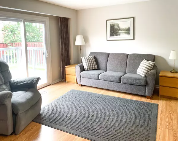 Mississauga, ON L5C 3L3,4059 Teakwood DR