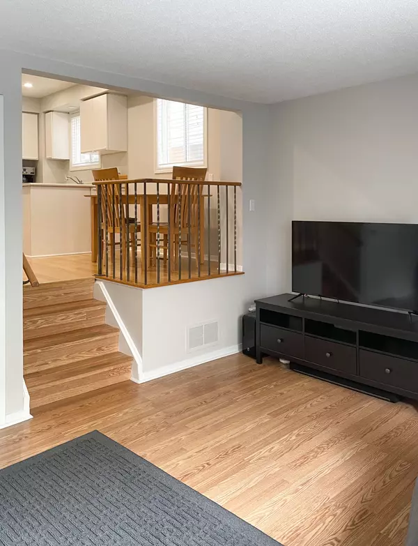 Mississauga, ON L5C 3L3,4059 Teakwood DR