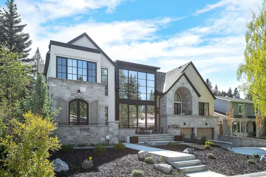 6918 Legare DR SW, Calgary, AB T3E 6H4