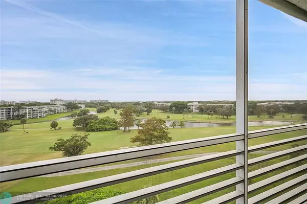 3520 Oaks Way #806, Pompano Beach, FL 33069