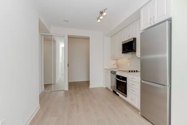 Toronto W06, ON M8V 0A8,38 Annie Craig DR #3807