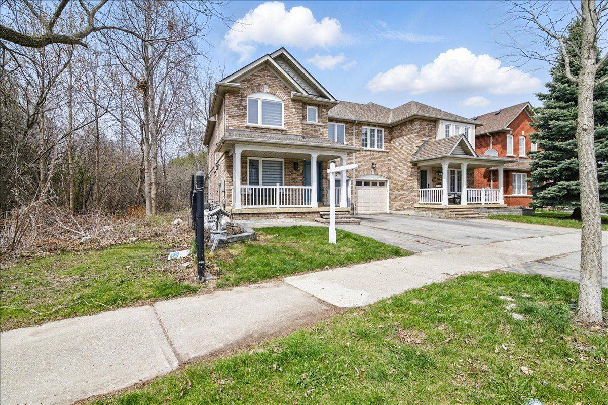 724 Craighurst CT E, Pickering, ON L1X 2W9