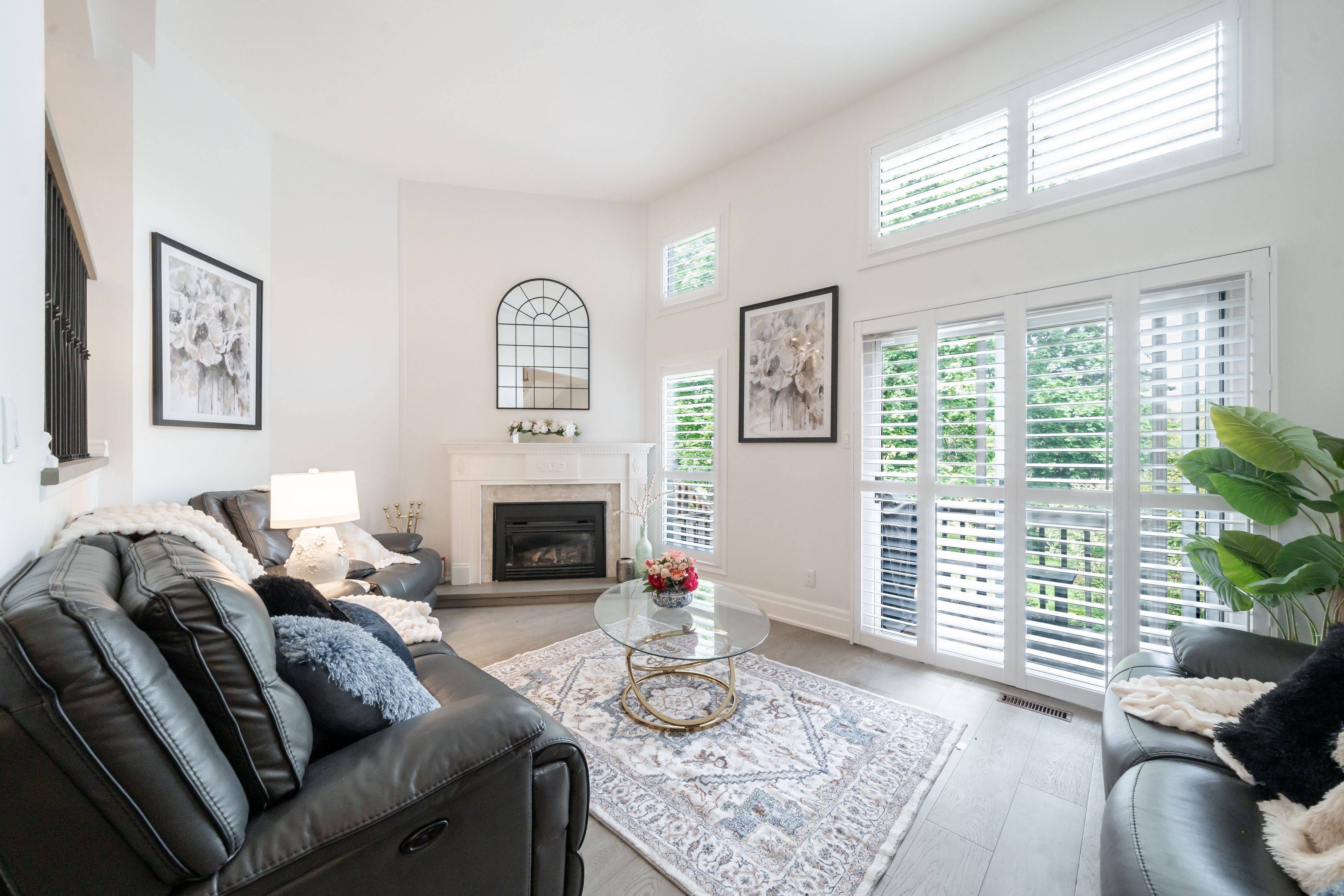 Mississauga, ON L4W 2N7,1855 Maple Ridge DR #33