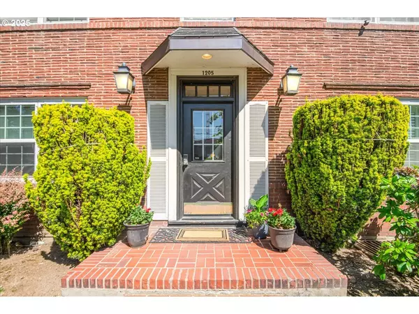 1205 C ST #C, Vancouver, WA 98660